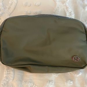 Lululemon Everywhere Belt Bag